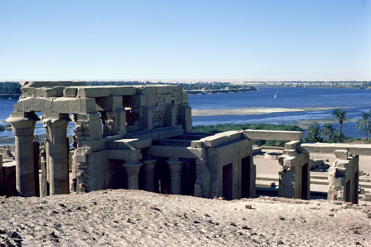 Zicht op de Romeinse en Ptolemaïsche Dubbele Tempel van Sobek en Haroeris aan de Nijl door Egyptian