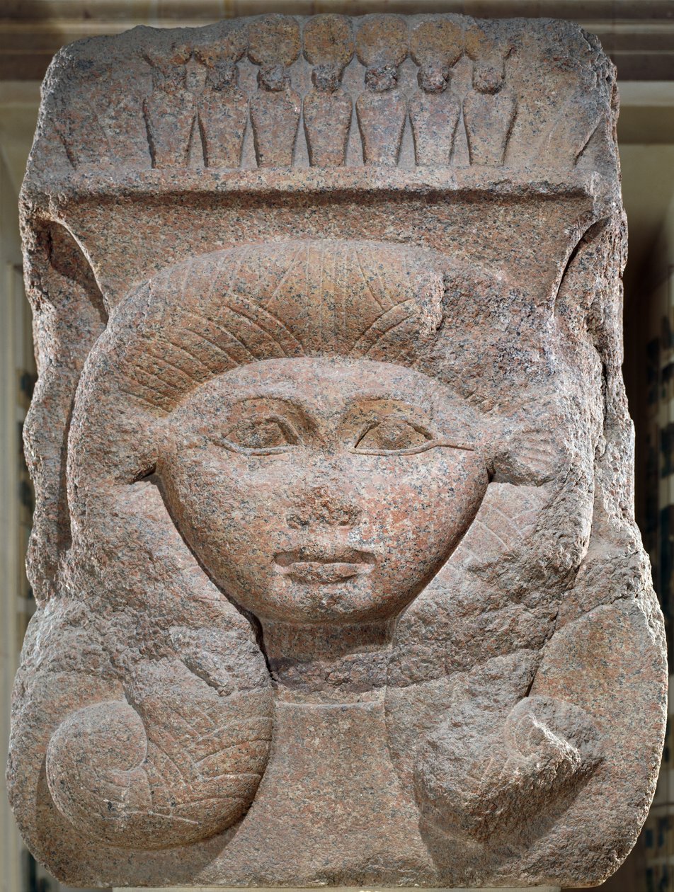 Kapiteel met het hoofd van Hathor toegeëigend door Osorkon II (c.883-855 v.Chr.) uit Bubastis, Middenrijk door Egyptian 12th Dynasty