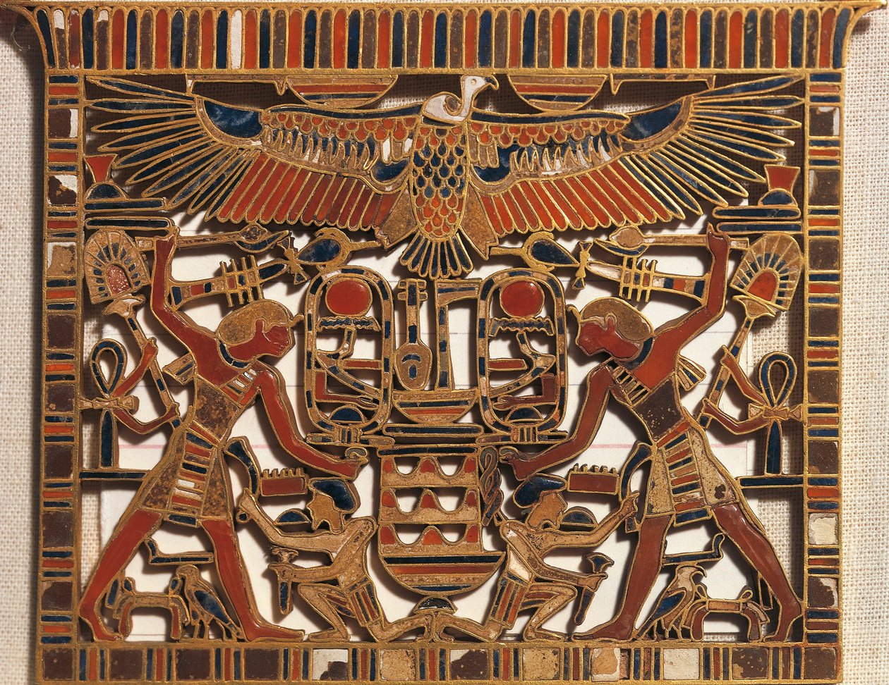 Egypte, Borstplaat in goud en email, twaalfde dynastie, Middenrijk door Egyptian 12th Dynasty