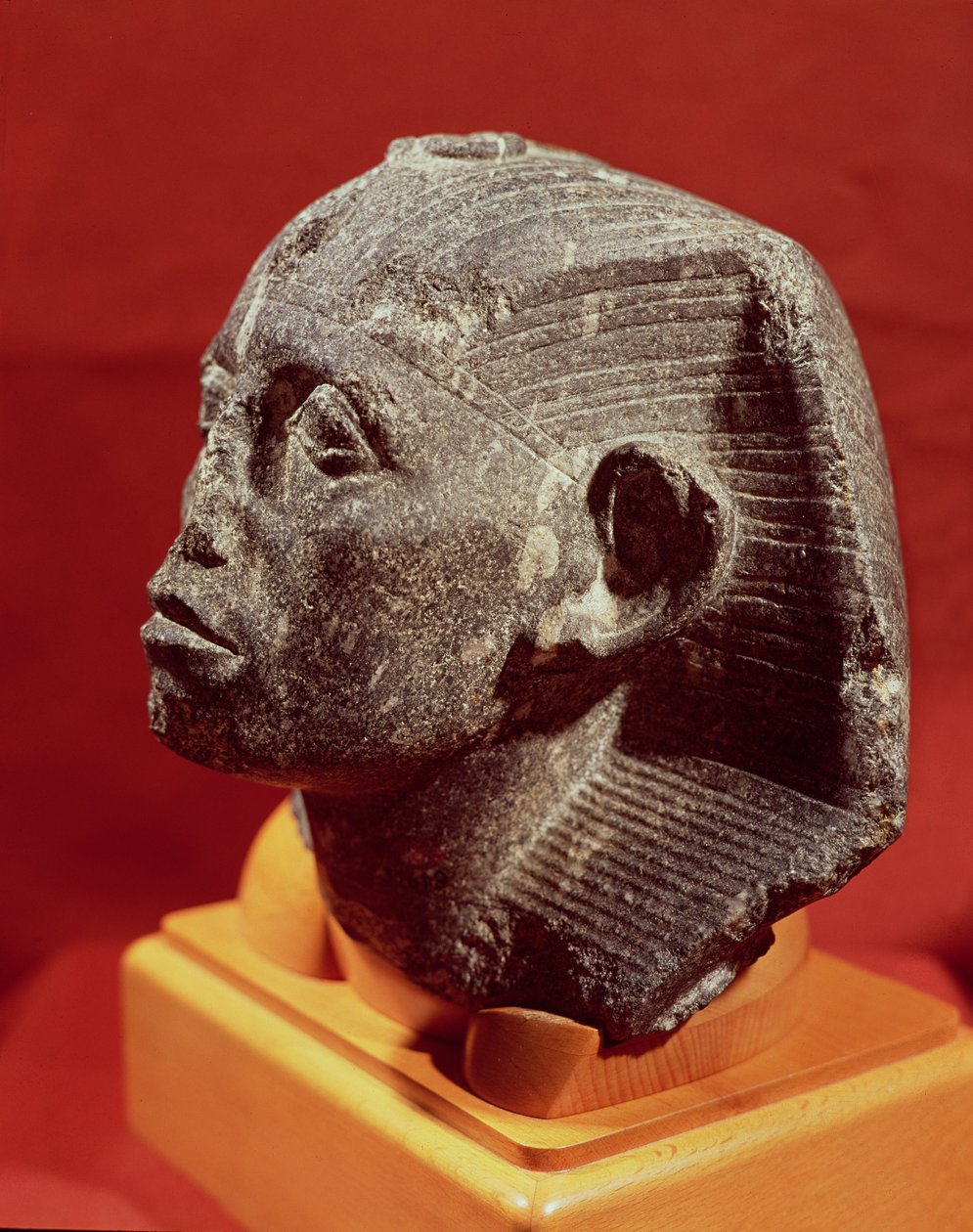 Hoofd van Sesostris III, van Medamud nabij Karnak, Midden Koninkrijk, c.1862-43 v.Chr. door Egyptian 12th Dynasty