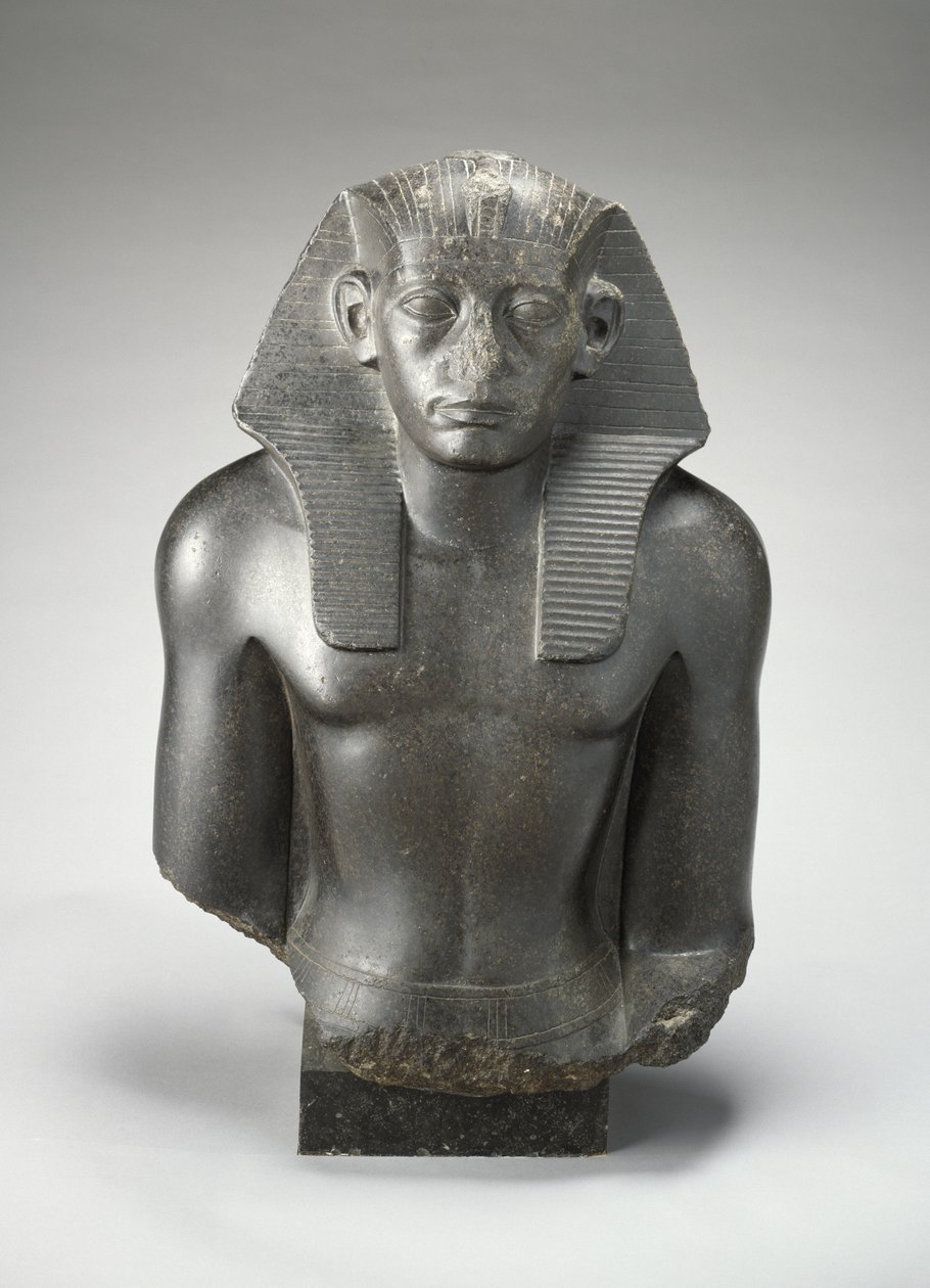 Mannelijk hoofd en torso van een zittend standbeeld van koning Sesostris III? van Egypte door Egyptian 13th Dynasty