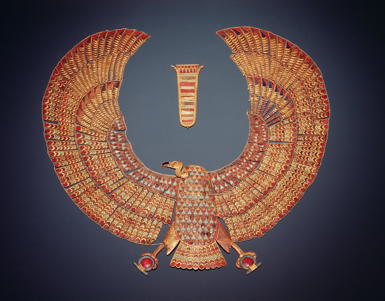 Halsketting in de vorm van de giergodin Nekhbet, uit het graf van Toetanchamon door Egyptian 18th Dynasty
