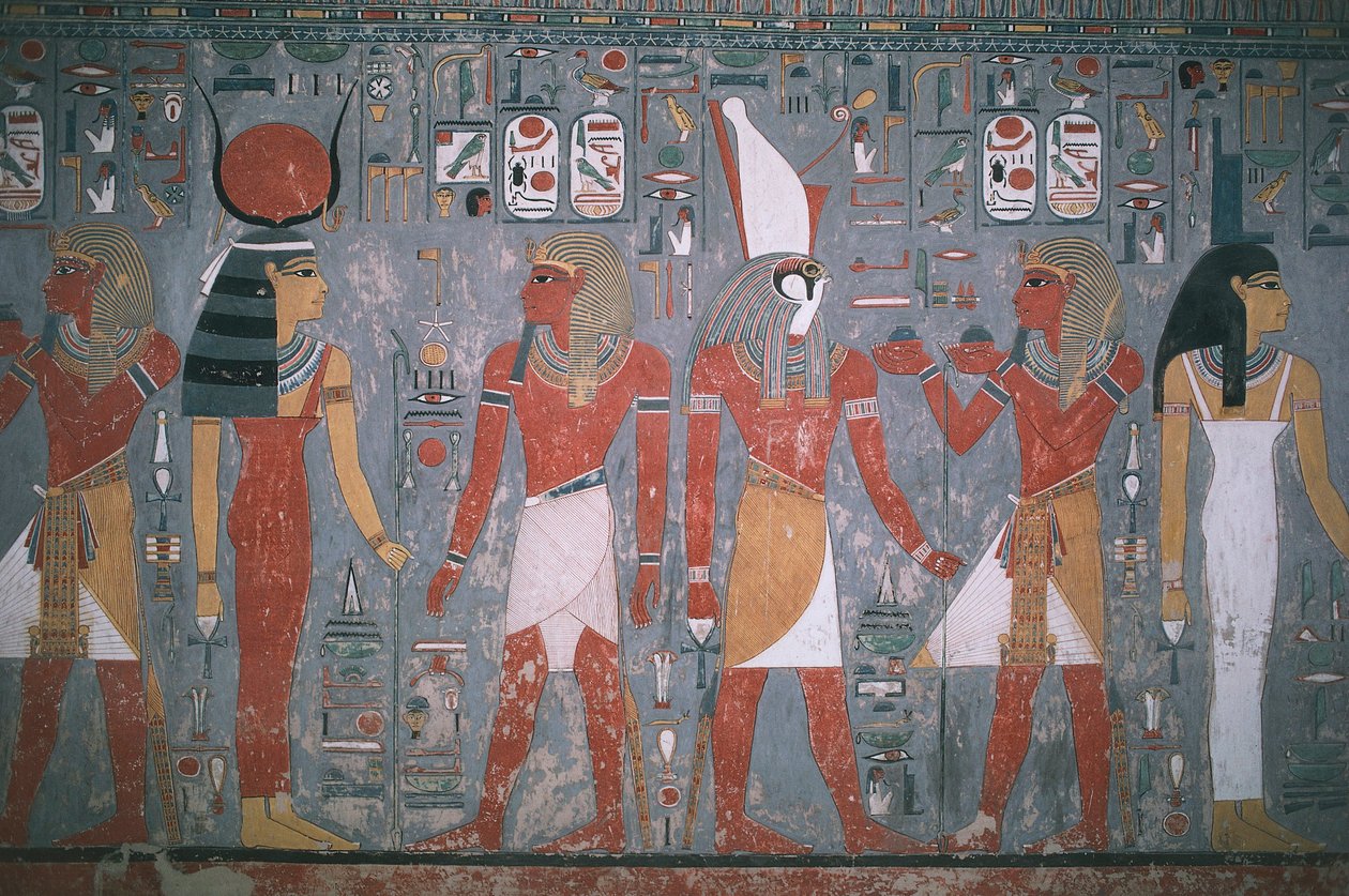 Egypte, Thebe, Luxor, Vallei der Koningen, Graf van Horemheb, Muurschildering die Horemheb tussen godin Isis en god Horus afbeeldt, Nieuwe Rijk, Dynastie XVIII door Egyptian 18th Dynasty