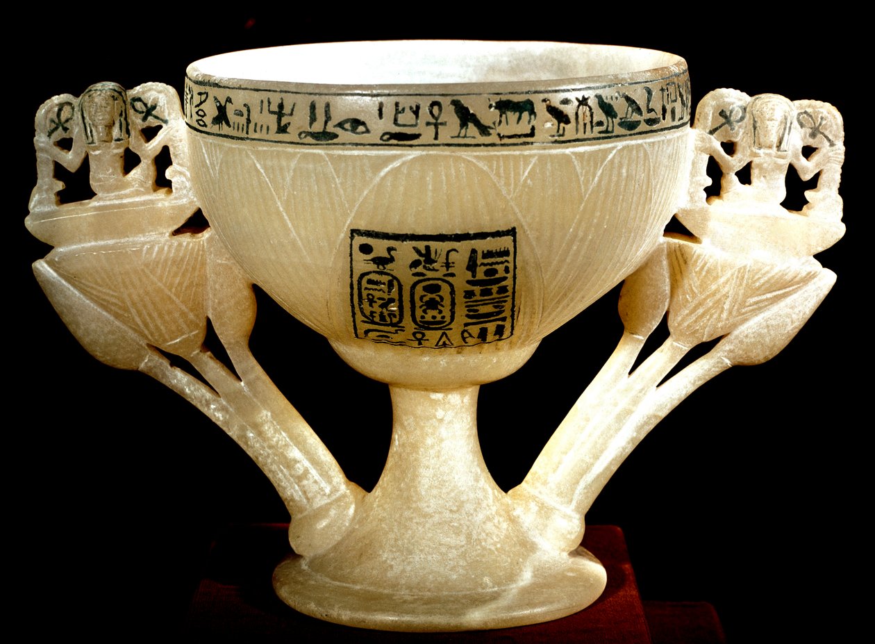 Egyptische oudheid: beker van de Onsterfelijkheid van de weldoeners van Thebe. Lotusvormige albasten kelk. Uit de schat van Toetanchamon (Tutankhamun) (1345-1327 v.Chr.) 18e dynastie. gevonden in de Vallei der Koningen, Thebe. 1342 v.Chr. Caïro, Egyptisch  door Egyptian 18th Dynasty