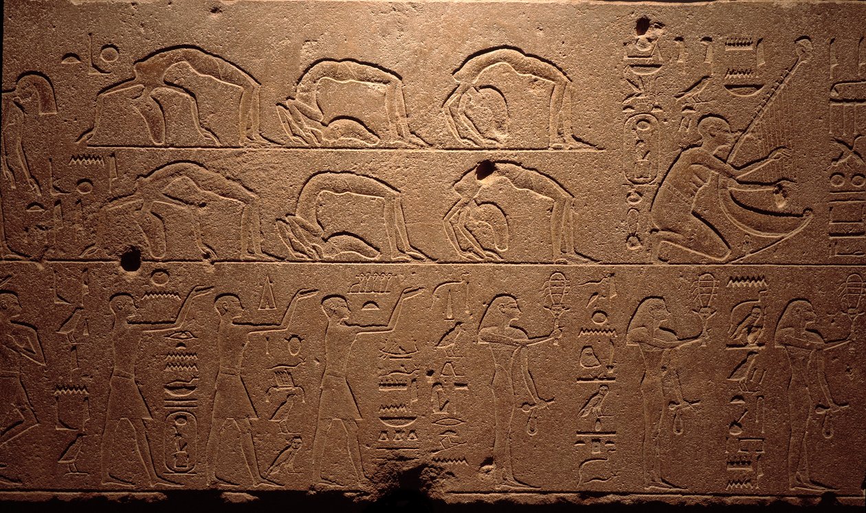 Egyptische oudheid: detail van een gegraveerd fresco met dansers, contortionisten en muzikanten. Periode van koningin Hatsjepsoet (18e dynastie). Luxor, Egyptisch Kunstmuseum door Egyptian 18th Dynasty