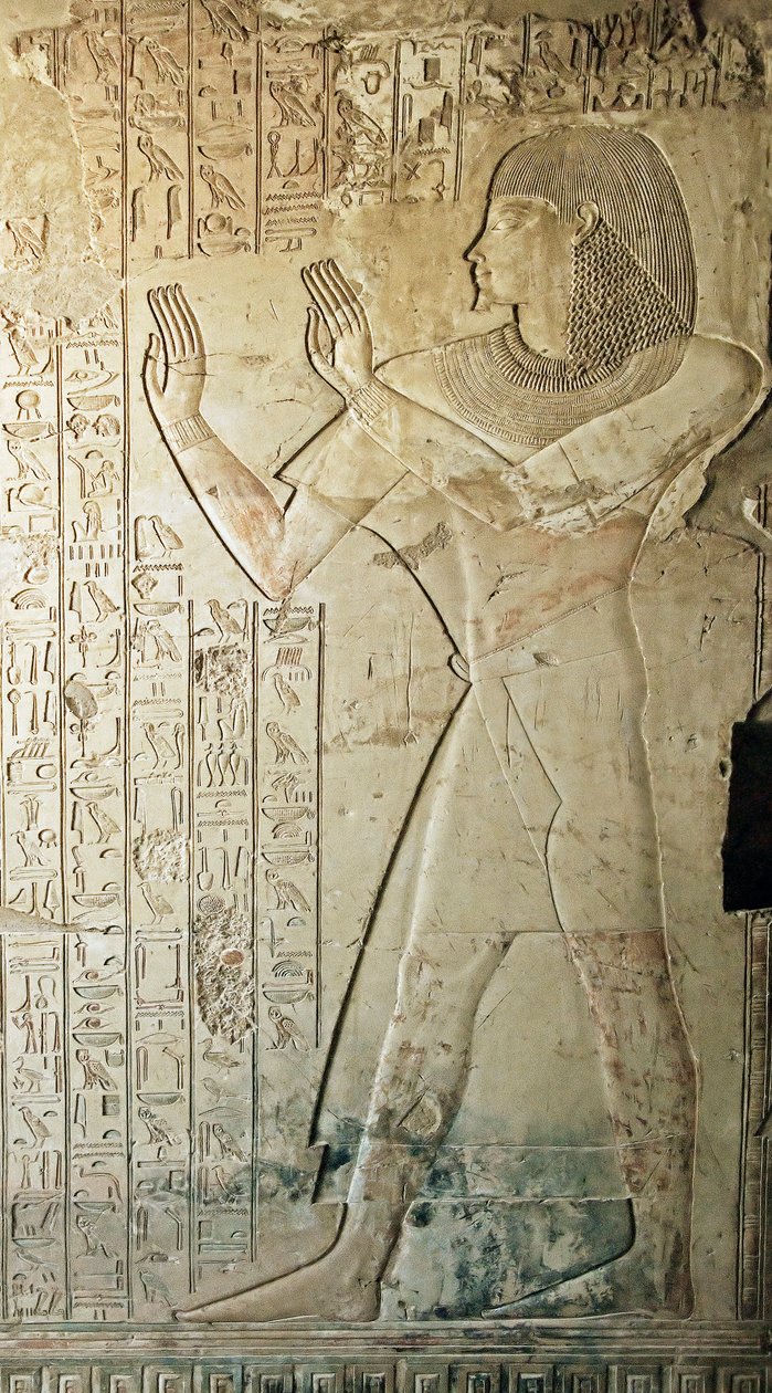 Egyptische oudheid: reliëf uit het graf van Kha em Het (Khaemhat) inspecteur van zolders en schrijver aan het hof van Amenophis III (TT57) de vertegenwoordiger die het graf in gebed verlaat. 18e dynastie. 1530-1290 v.Chr. Vallei der Edelen. Luxor, Westoeve door Egyptian 18th Dynasty