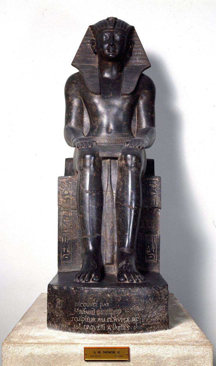 Egyptische antiquiteit: beeldhouwwerk van basaniet dat Thutmosis (Tuthmosis of Thutmus) III (circa 1504-1450 v.Chr.), Egyptische farao, voorstelt. 18e dynastie. Uit Thebe. Turijn, Egyptisch museum door Egyptian 18th Dynasty