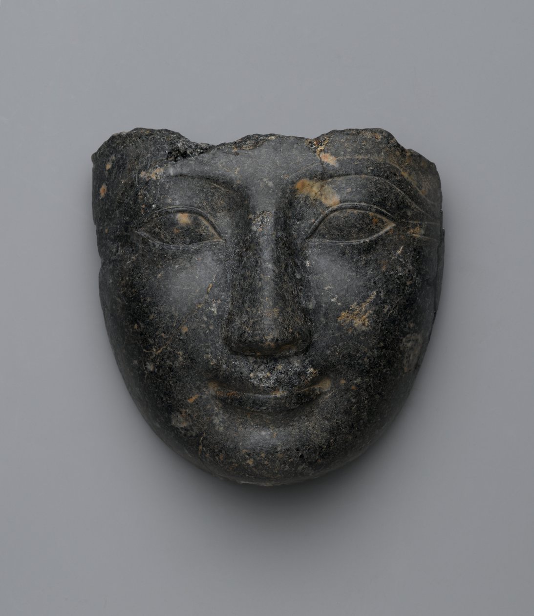 Gezicht van een sarcofaagdeksel, gekocht in Luxor, Nieuwe Koninkrijk door Egyptian 18th Dynasty