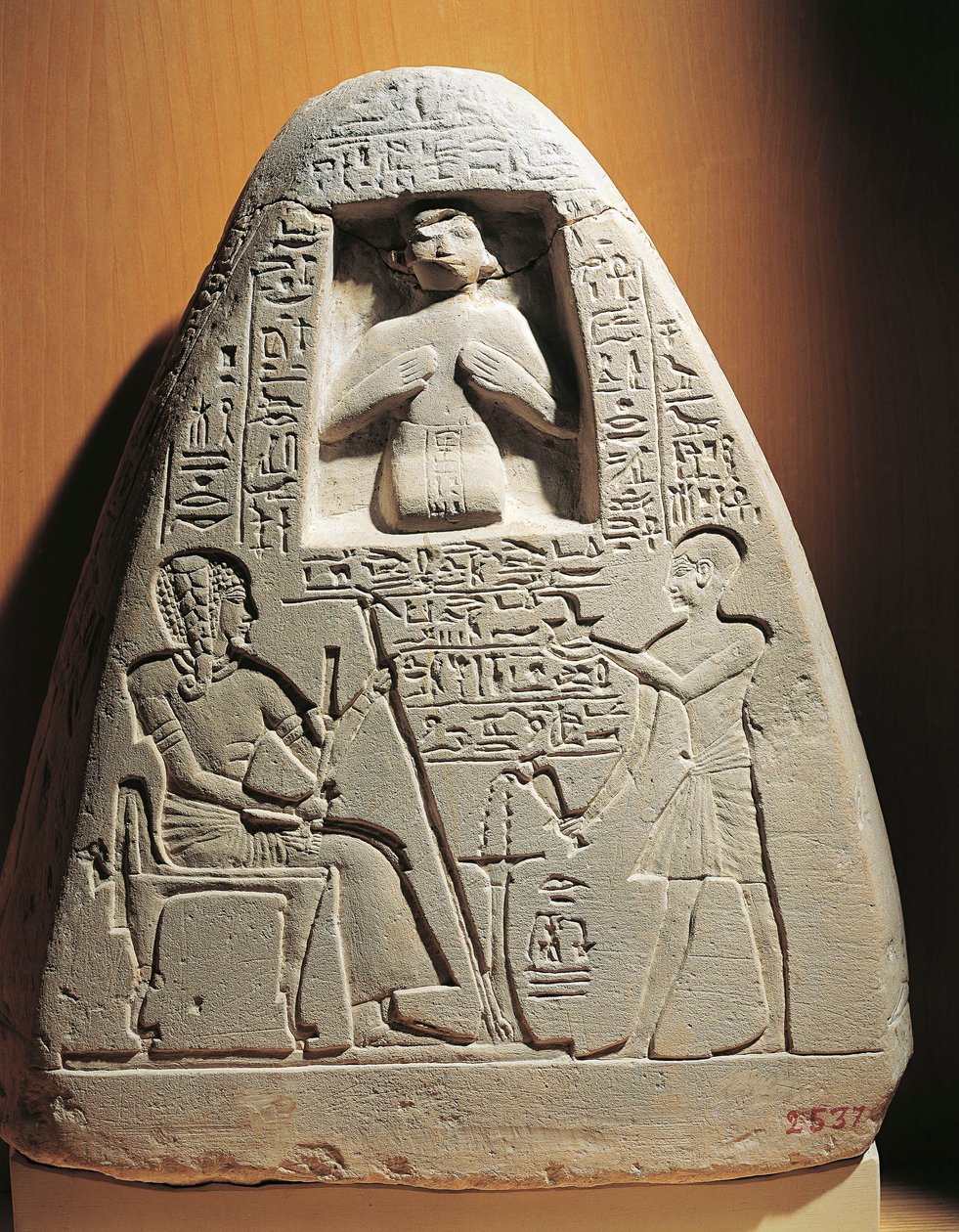 Grafstèle van kalksteen van hogepriester Ptahmose, uit Saqqara door Egyptian 18th Dynasty