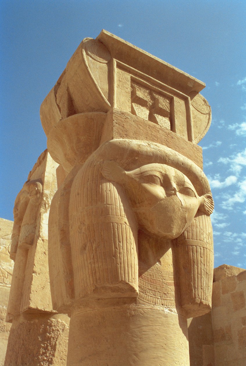 Hathor-hoofdige zuil, uit de Kapel van Hathor, Tempel van Hatsjepsoet, Nieuwe Koninkrijk, c.1552-1296 v.Chr. door Egyptian 18th Dynasty