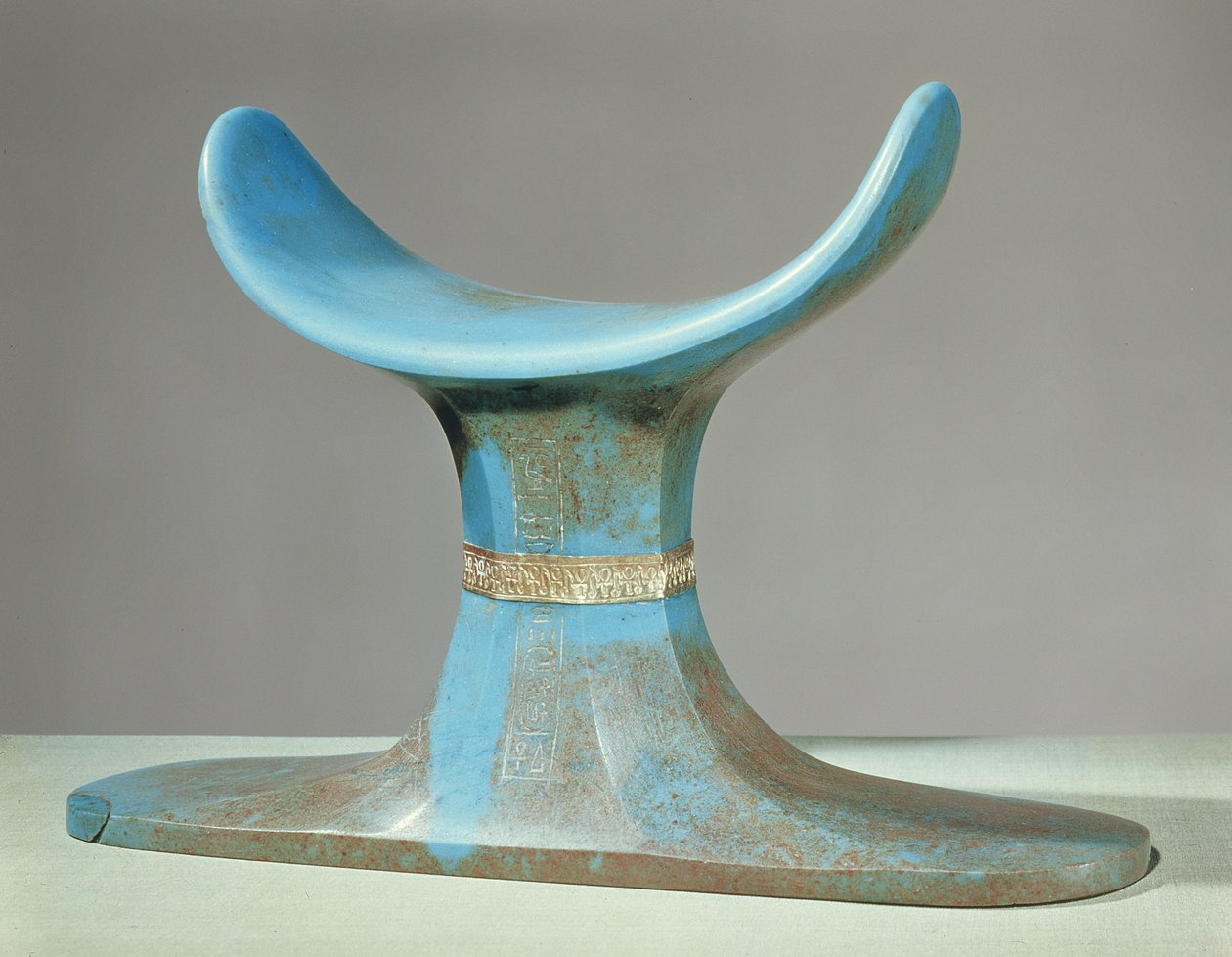Hoofdkussen, uit het graf van Toetanchamon door Egyptian 18th Dynasty