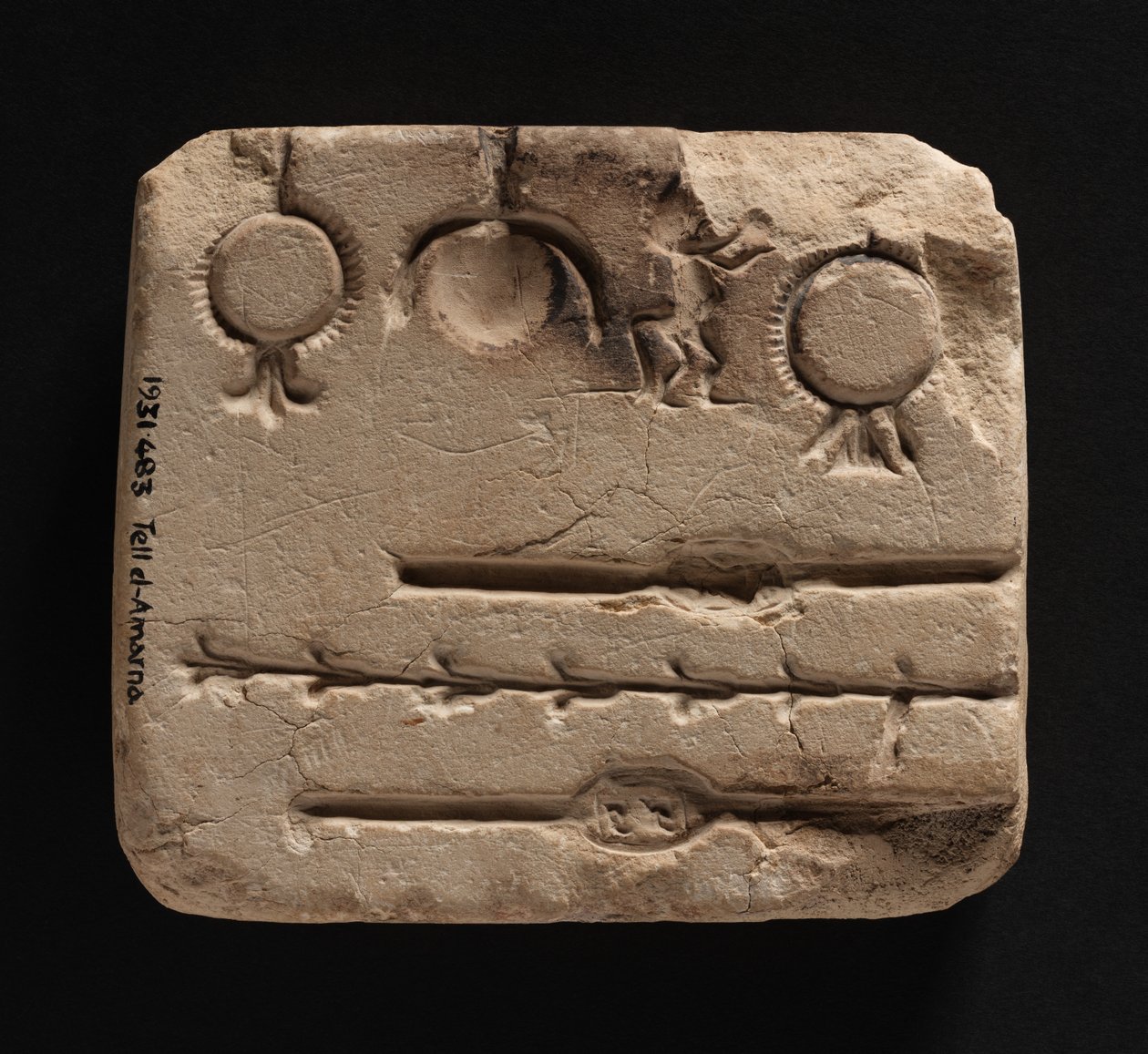 Kalkstenen mal voor het gieten van metalen sieraden, Nieuw Koninkrijk door Egyptian 18th Dynasty
