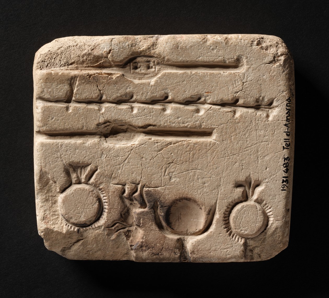 Kalkstenen mal voor het gieten van metalen sieraden, Nieuw Koninkrijk door Egyptian 18th Dynasty