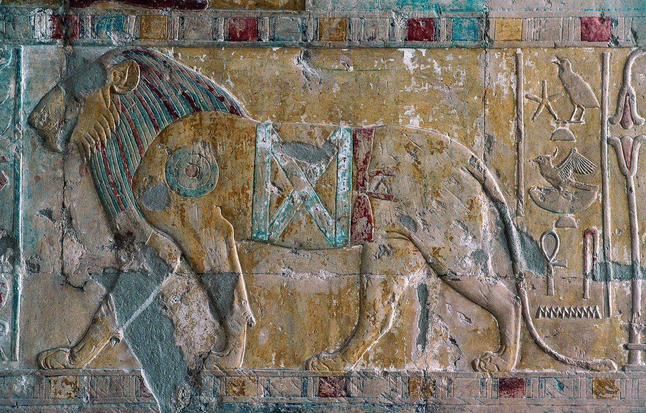 Reliëf dat Hatsjepsoet als leeuw afbeeldt, Dodentempel van Hatsjepsoet, Deir el-Bahari, Luxor, Thebe (Unesco Werelderfgoedlijst) door Egyptian 18th Dynasty