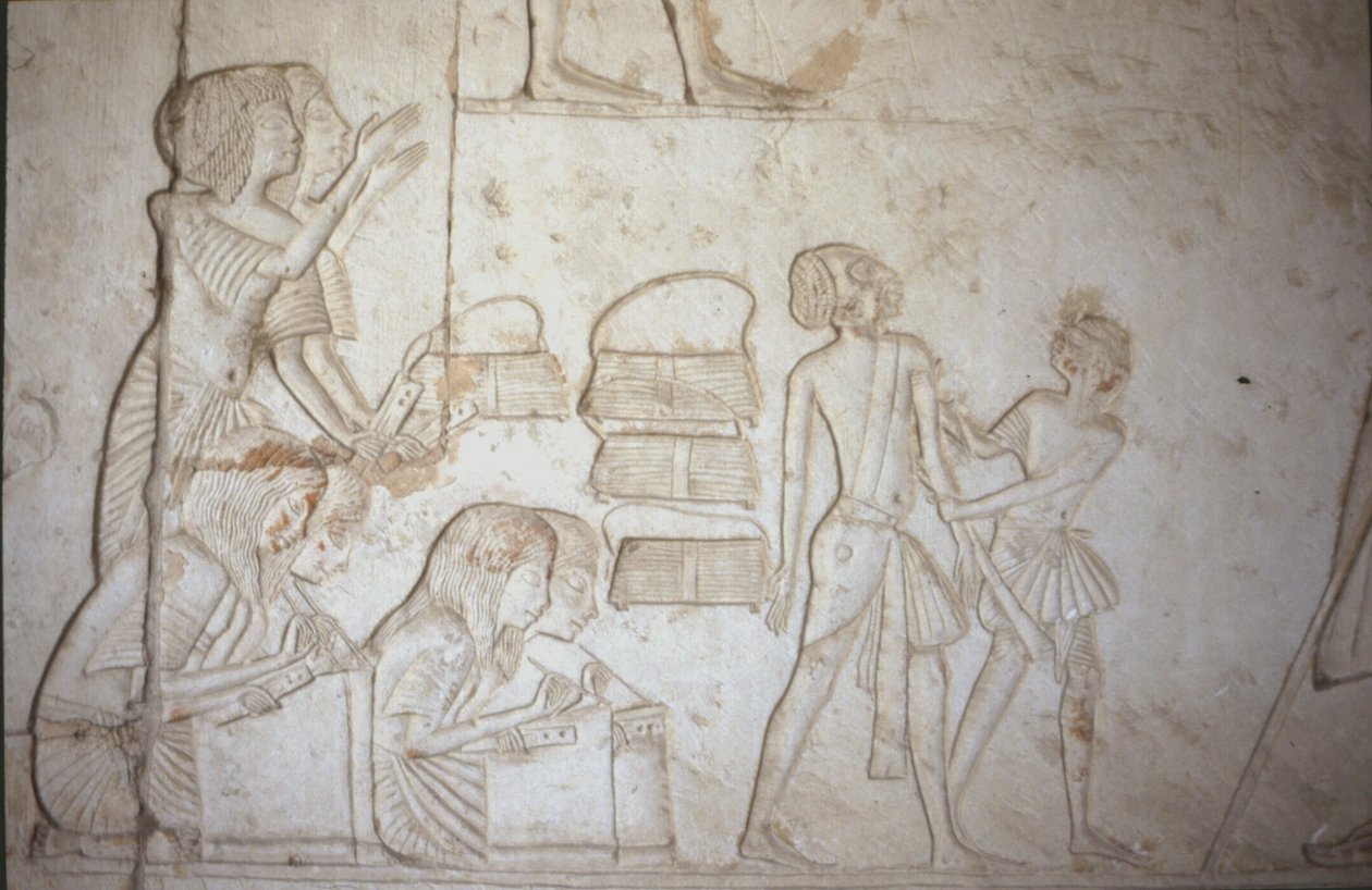 Reliëf dat schrijvers aan het werk toont, uit het graf van Horemheb (ca.1323-1295 v.Chr.) Nieuwe Koninkrijk door Egyptian 18th Dynasty