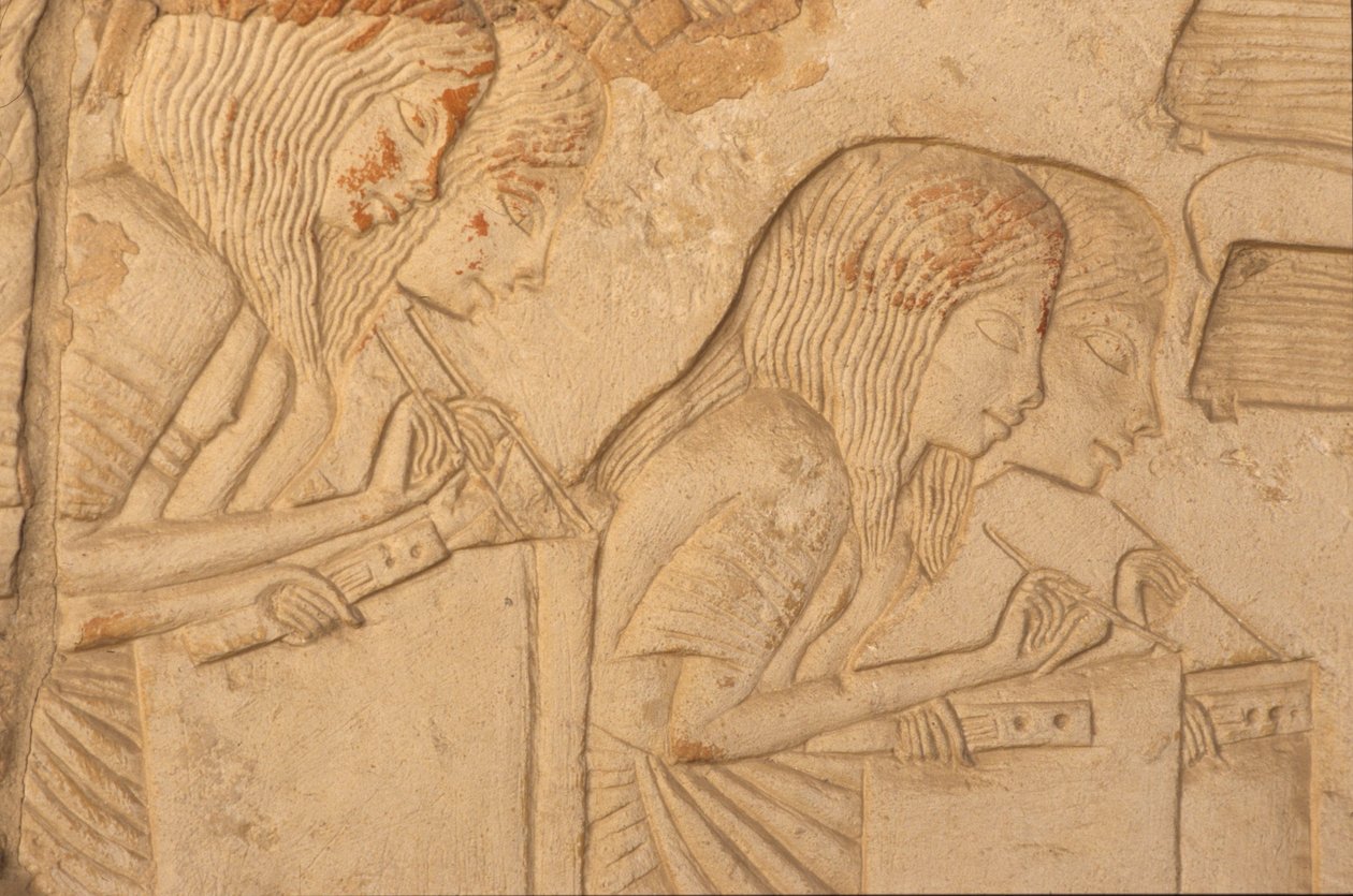 Reliëf dat schrijvers aan het werk toont, uit het Graf van Horemheb (ca. 1323-1295 v.Chr.) (detail) door Egyptian 18th Dynasty