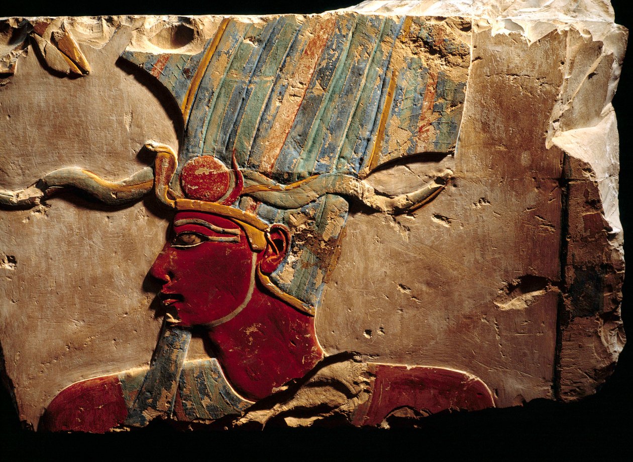 Reliëf van farao Thutmosis III met Atef-kroon door Egyptian 18th Dynasty
