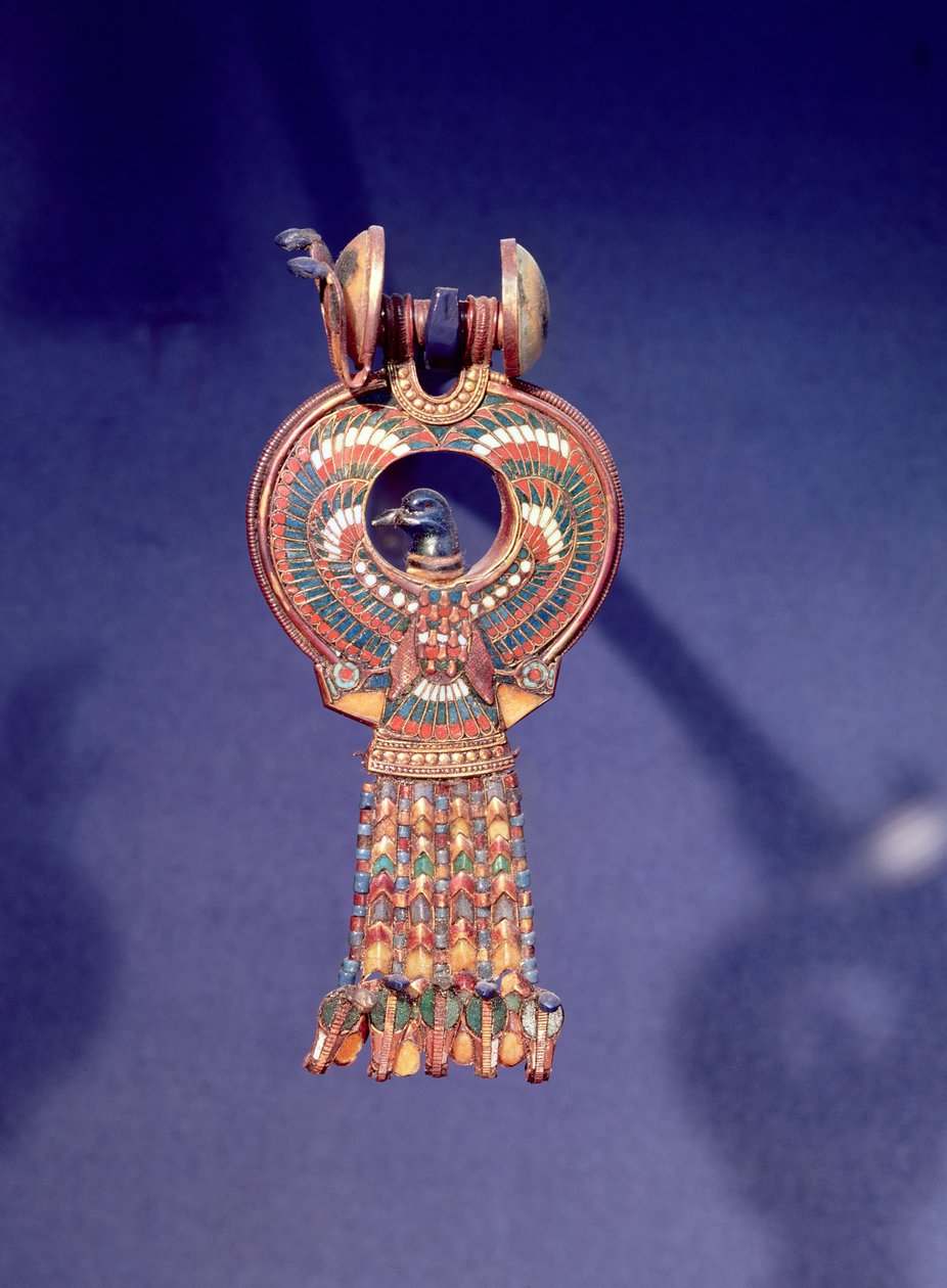 Rechter oorbel van een paar oorbellen met een blauw vogeltje, uit het graf van Toetanchamon, Vallei der Koningen, Thebe, c.1347-37 v.Chr. door Egyptian 18th Dynasty