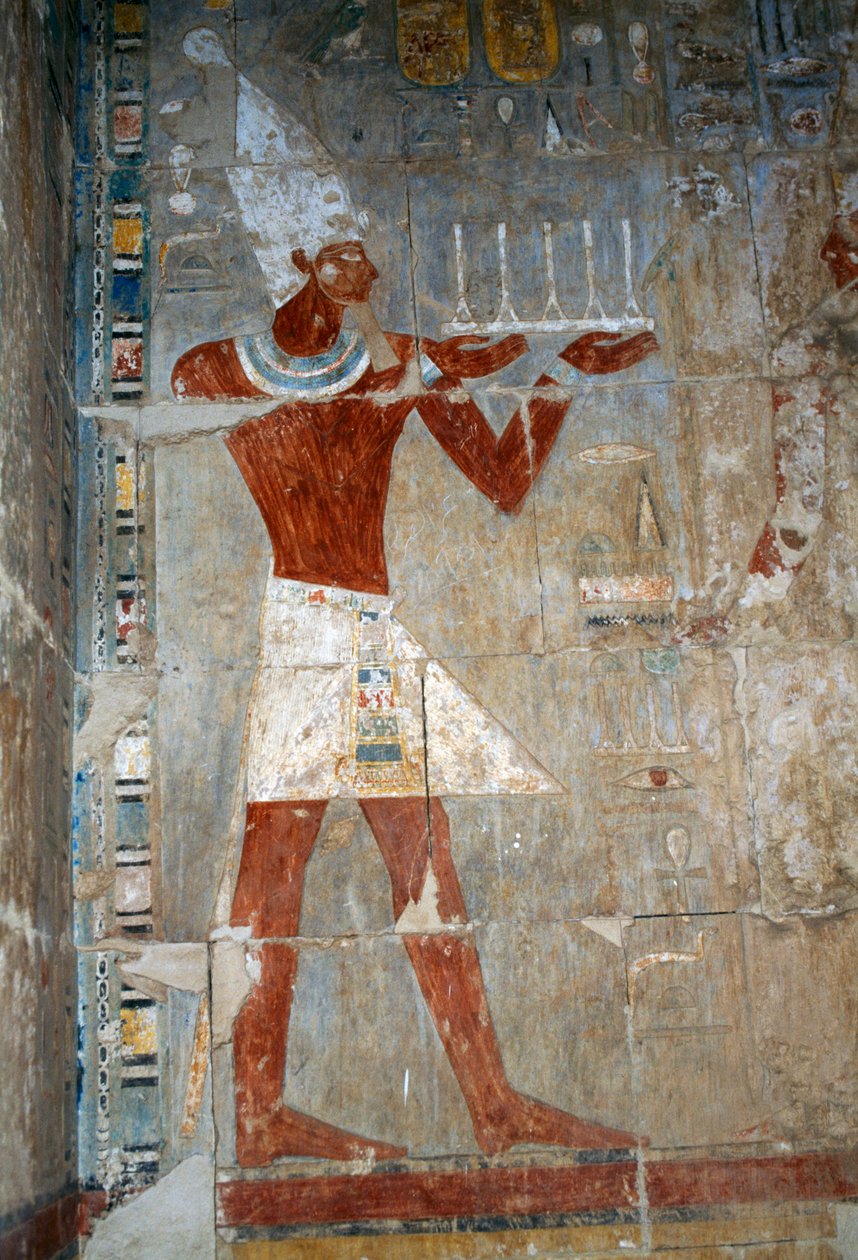 Scène met koningin die een offer brengt, zuidoostkamer, oostmuur, bovenhof, Dodentempel van Hatsjepsoet, Deir el-Bahari, Thebaanse Necropolis (UNESCO Werelderfgoedlijst) door Egyptian 18th Dynasty