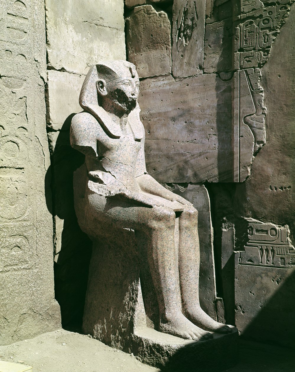 Standbeeld van Thoetmosis III (ca. 1490-39 v.Chr.) Nieuwe Koninkrijk (graniet) door Egyptian 18th Dynasty
