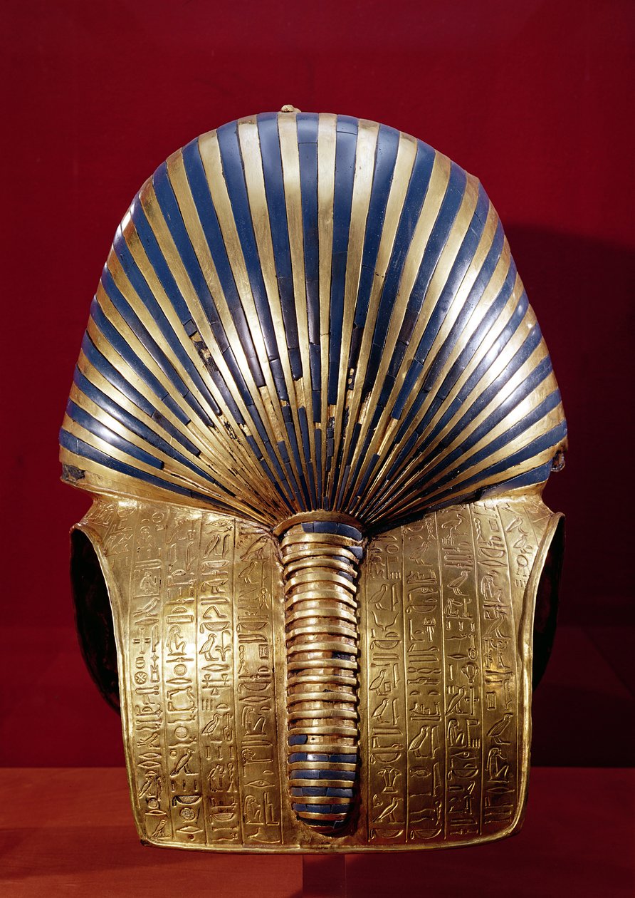 De achterkant van het gouden masker, uit de schat van Toetanchamon door Egyptian 18th Dynasty