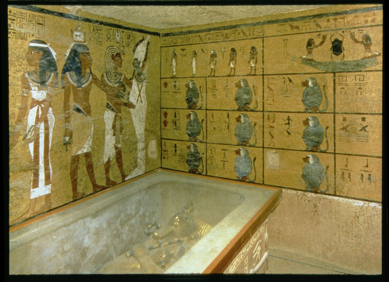 De grafkamer in het graf van Toetanchamon, Nieuwe Koninkrijk door Egyptian 18th Dynasty