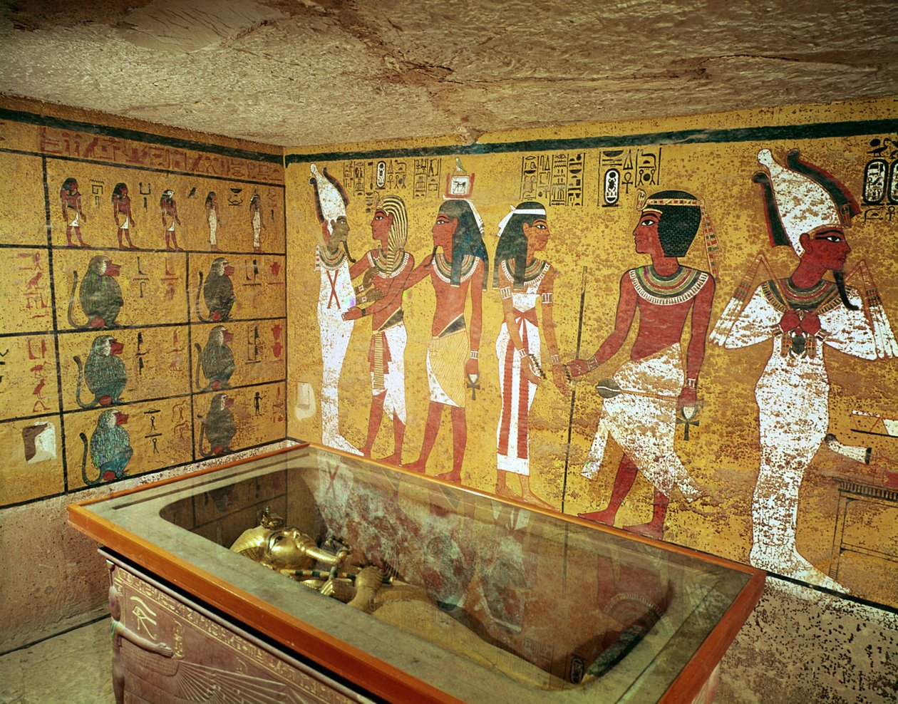 De grafkamer in het graf van Toetanchamon, Nieuwe Koninkrijk door Egyptian 18th Dynasty