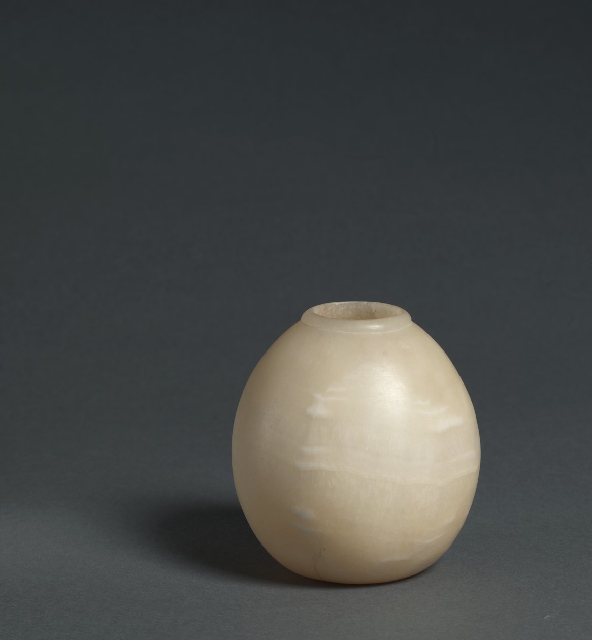 Vaatwerk in de vorm van een struisvogelei, Nieuwe Koninkrijk door Egyptian 18th Dynasty