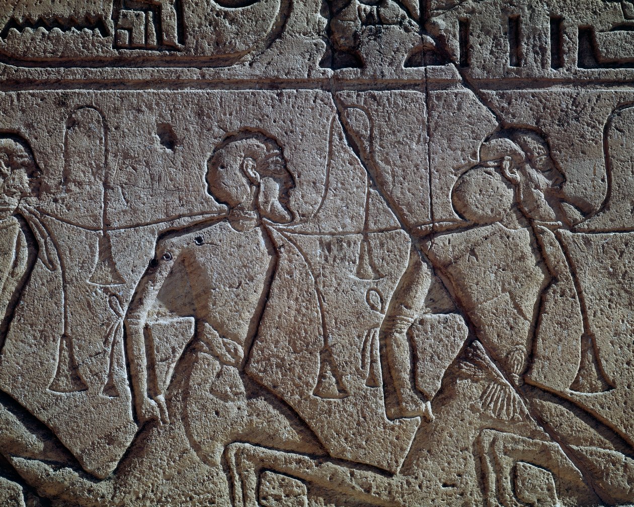 Assyrische gevangenen van Ramses II, reliëf, Hoofdtempel van Abu Simbel (Unesco Werelderfgoedlijst) door Egyptian 19th Dynasty