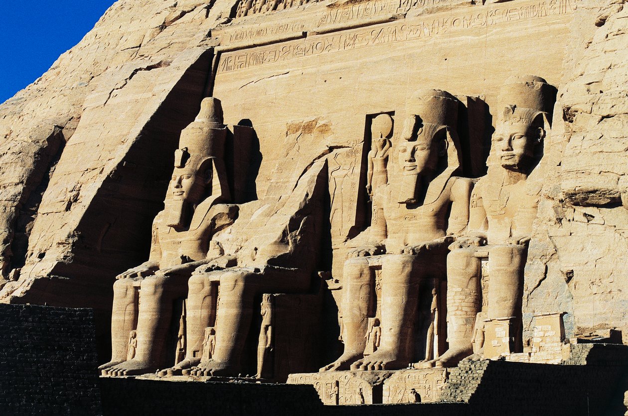 Kolossale standbeelden van de Tempel van Ramses II, Abu Simbel, Egypte, Nieuwe Koninkrijk, Dynastie XIX door Egyptian 19th Dynasty