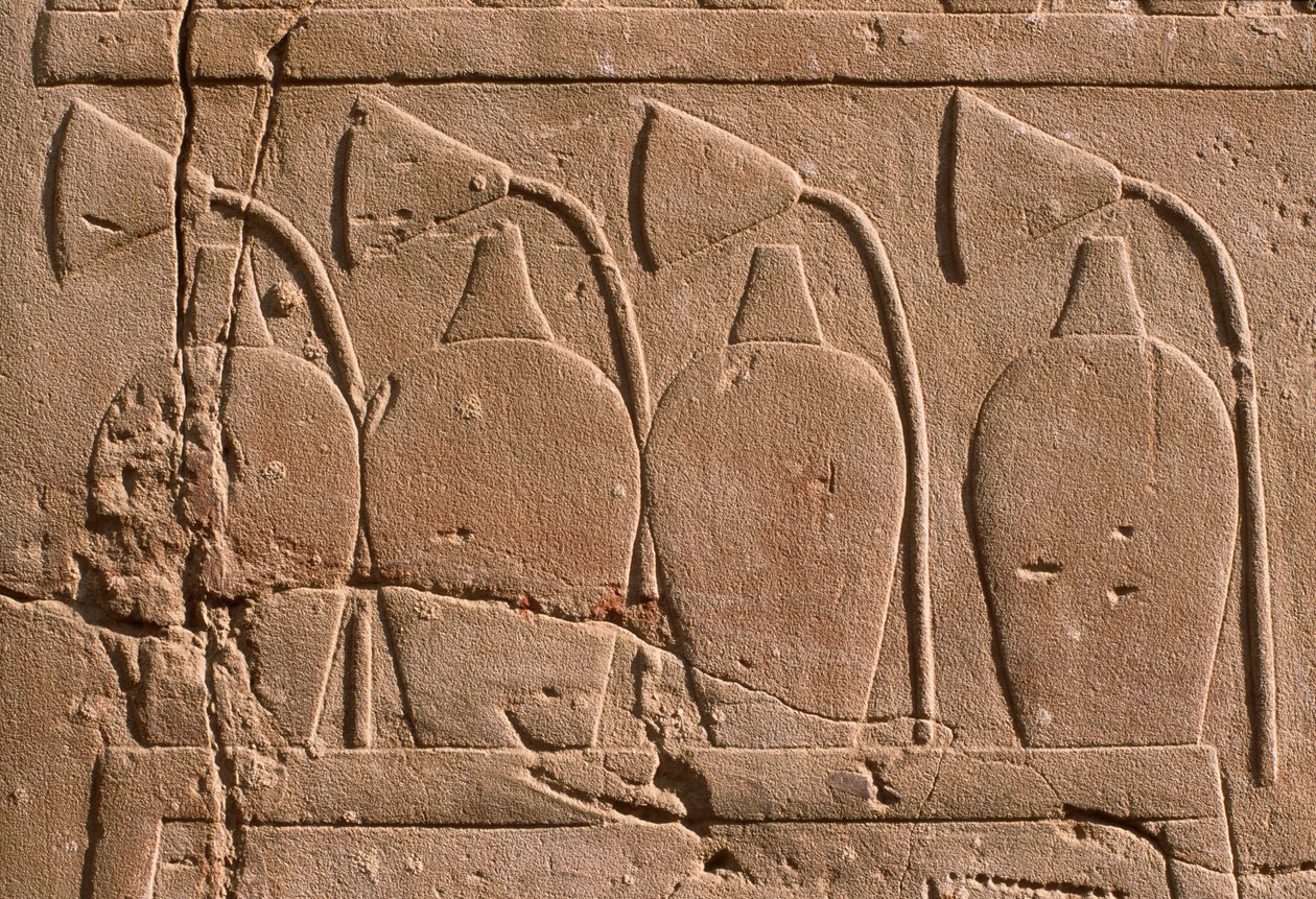 Detail van een reliëf met kruiken en lotus bloemen door Egyptian 19th Dynasty