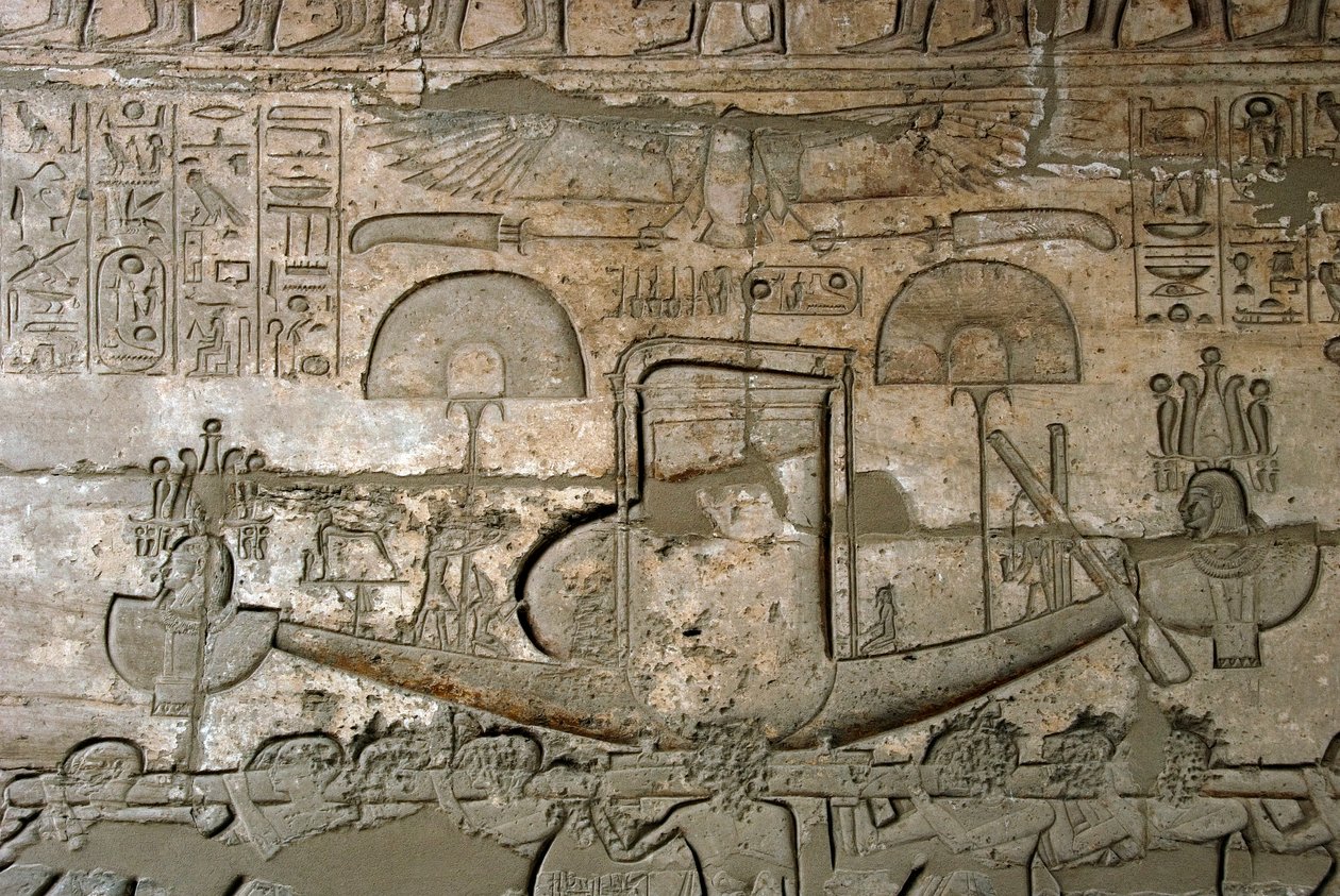 Egyptische oudheden: reliëfs die de processie van de heilige boot voorstellen, Herdenkingstempel gewijd aan farao Ramses II (1279-1213 v.Chr.), Ramasseum site in Luxor, Egypte door Egyptian 19th Dynasty