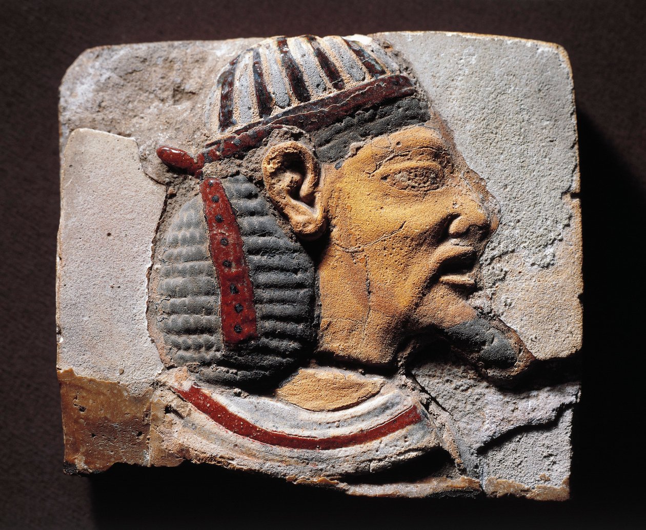 Fragment van decoratie, majolica met hoofd van Syrische Semitische gevangene door Egyptian 19th Dynasty