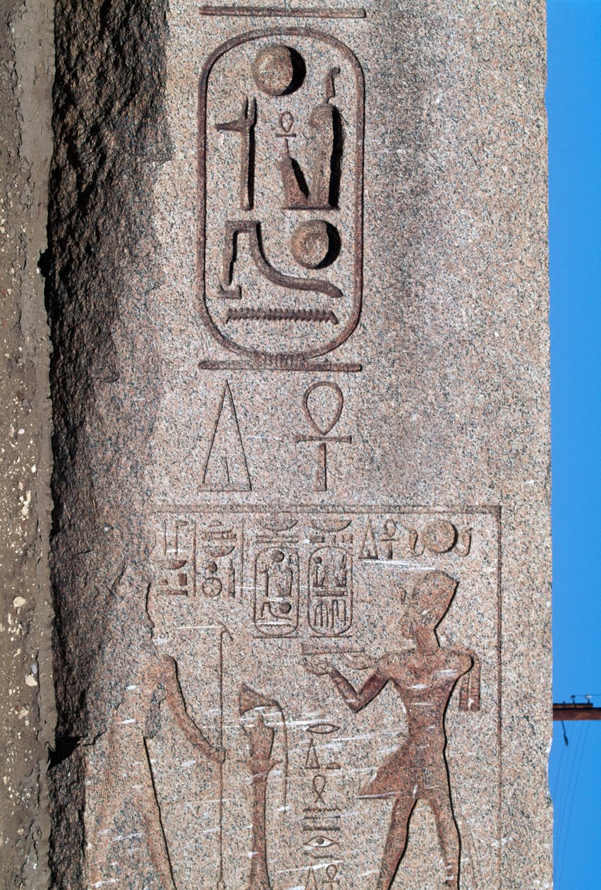 Obelisk met reliëfs en inscripties van Ramses II, Grote Tempel van Amon, Tanis, Egypte, Nieuwe Rijk, Dynastie XIX door Egyptian 19th Dynasty