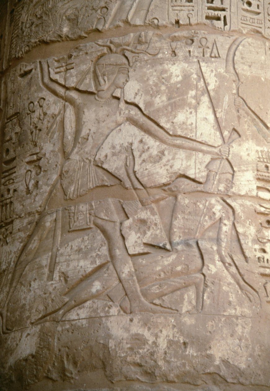 Ramses houdt zijn Aziatische vijanden bij hun haar terwijl hij zich voorbereidt om hen te doden, reliëf, Tempel van Seti I, Kanais, Egypte, Egyptische beschaving, Nieuwe Koninkrijk, Dynastie XIX door Egyptian 19th Dynasty