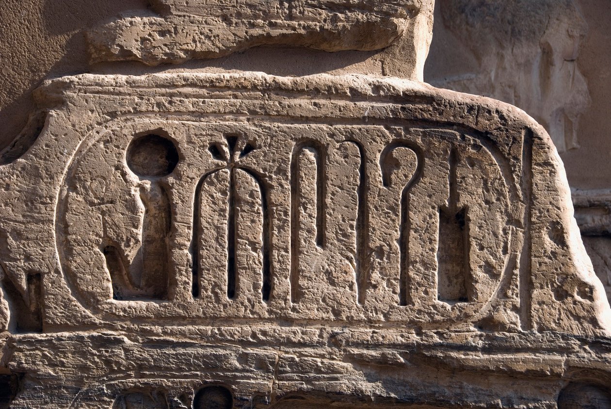 Egyptische oudheid: cartouche van farao Ramses III. Dodentempel van Ramses III (1187-1156 v.Chr.). Luxor, Medinet Habou, Egypte door Egyptian 20th Dynasty