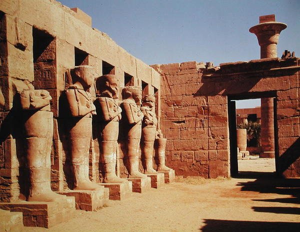 Osiride zuilen in de Tempel van Ramses III (ca. 1184-1153 v.Chr.) Nieuwe Koninkrijk door Egyptian 20th Dynasty