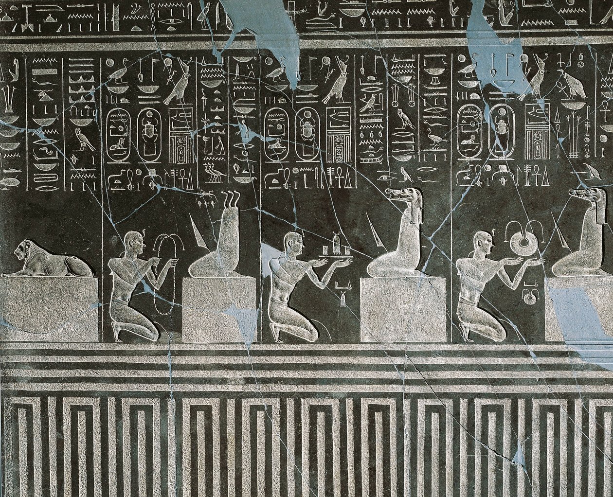 Doleriet reliëf van Nectanebo I, koning die geschenken aanbiedt aan demon, uit Heliopolis bij de tempel van Atum door Egyptian 30th Dynasty