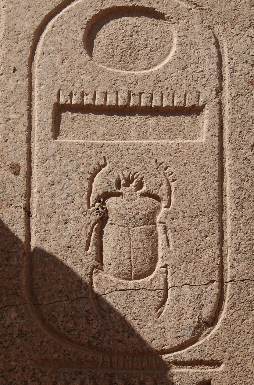 Kever, embleem van koninklijke macht, site van Karnak door Egyptian Egyptian