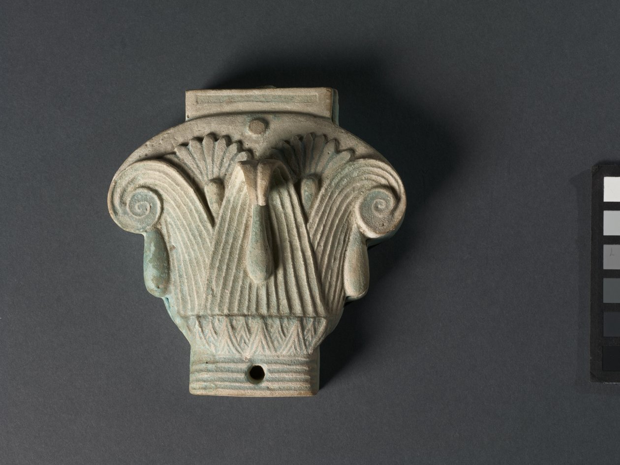 Doos (Pyxis) in de vorm van een samengestelde kapiteel, 305-30 v.Chr. door Egyptian Ptolemaic Period