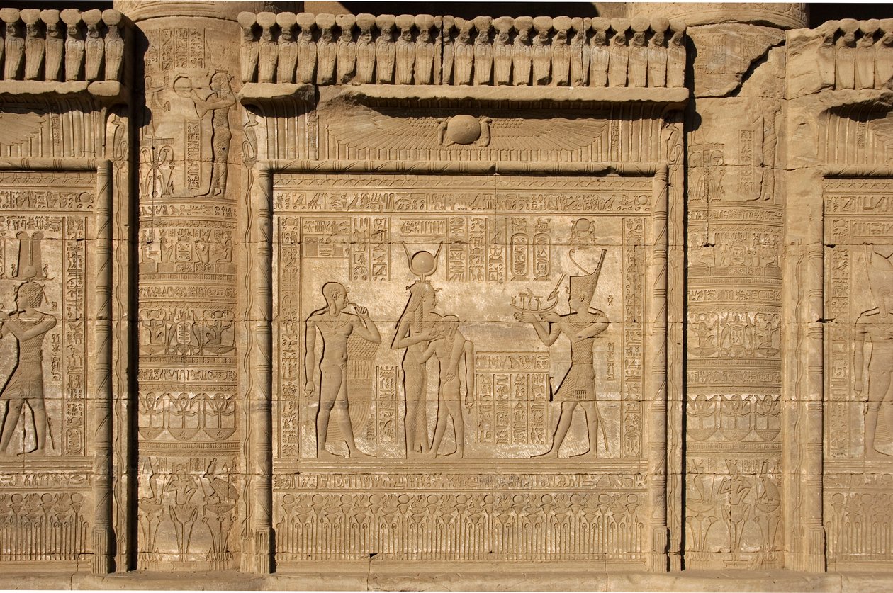 Egyptische oudheid: Romeinse mammisi ter herdenking van de geboorte van Ihy, zoon van Isis, Hathor-tempel, Denderah, Egypte door Egyptian Ptolemaic Period