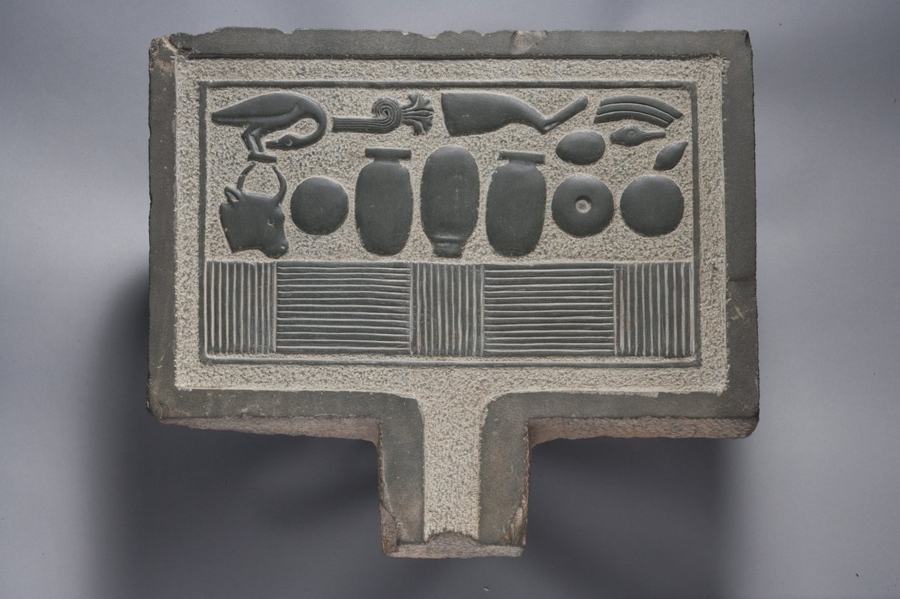 Offer tafel (grijswacke) door Egyptian Ptolemaic Period