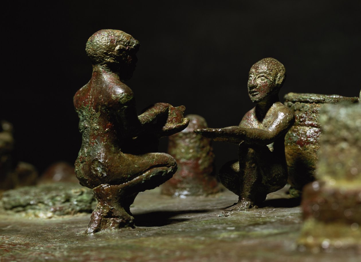 Hurkende figuren van een kleine groep beeldjes die Sit Shimsi uitbeelden, Elamitische periode, uit Susa, zuidwest Iran, c.1150 v.Chr. door Elamite