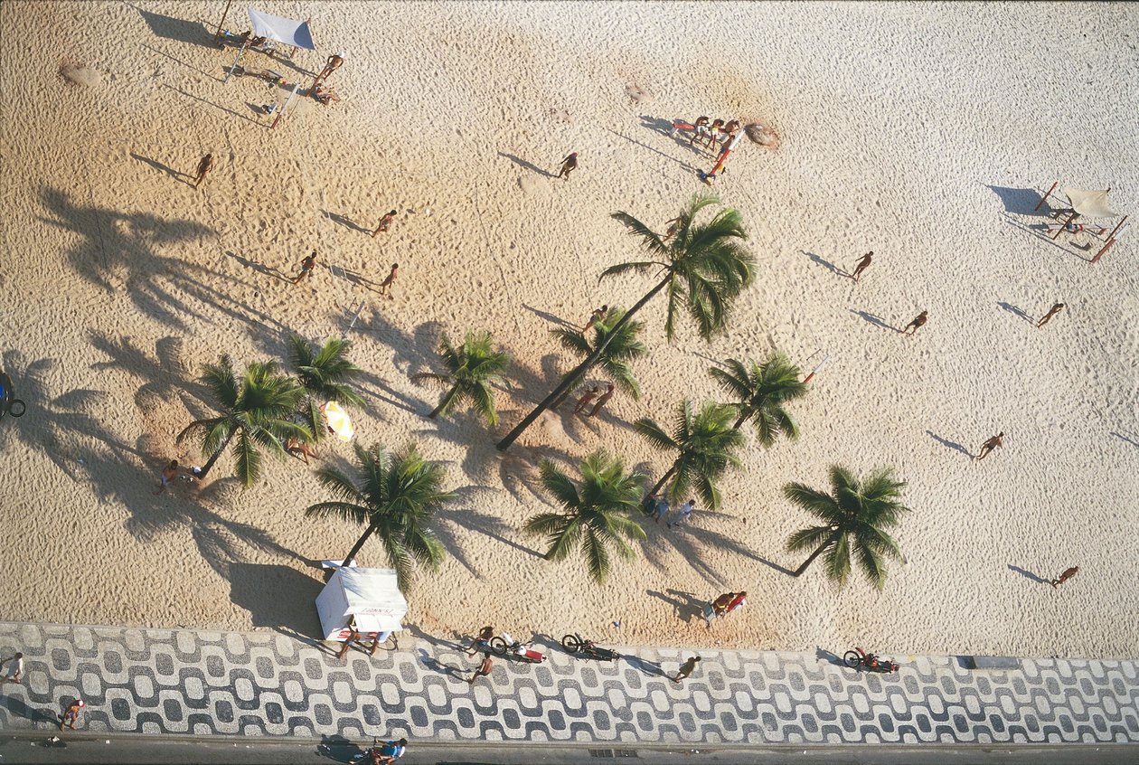 Brazilië, Rio de Janeiro, Ipanema Beach, luchtfoto (foto) door Nicolas d
