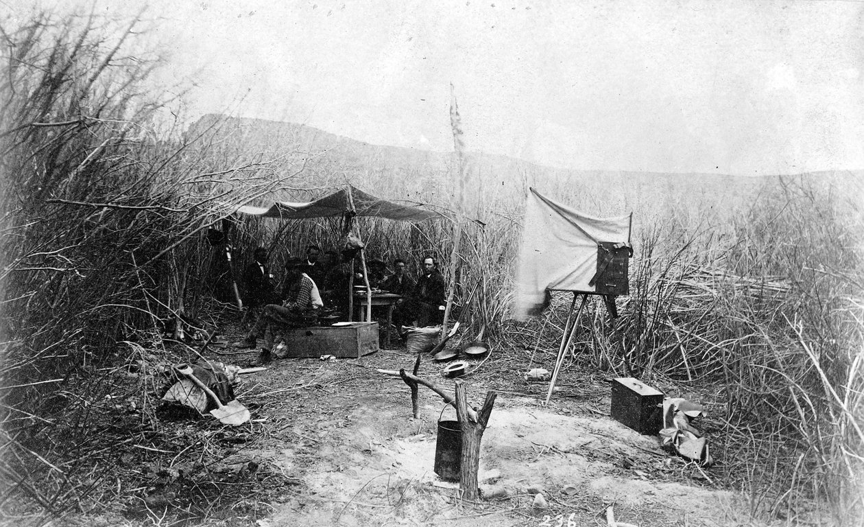 Eerste kamp van de John Wesley Powell-expeditie, in de wilgen, Green River, Wyoming, 1871 door Elias Olcott Beaman
