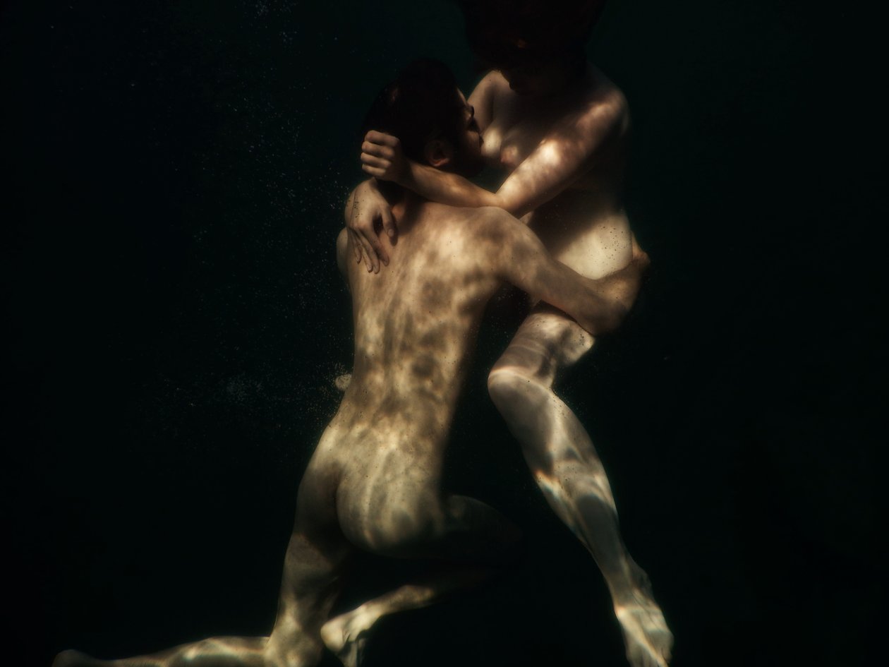 Eira & Lukas in licht water, naakt, 2016 door Elinleticia Högabo