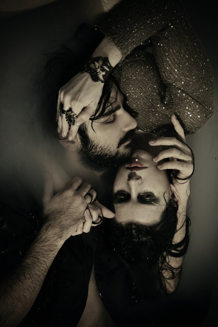Eira & Lukas in water, donker, 2016 door Elinleticia Högabo