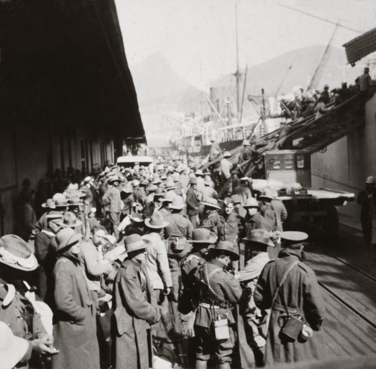 1e Infanteriebrigade, weer thuis uit SW Afrika door English Photographer