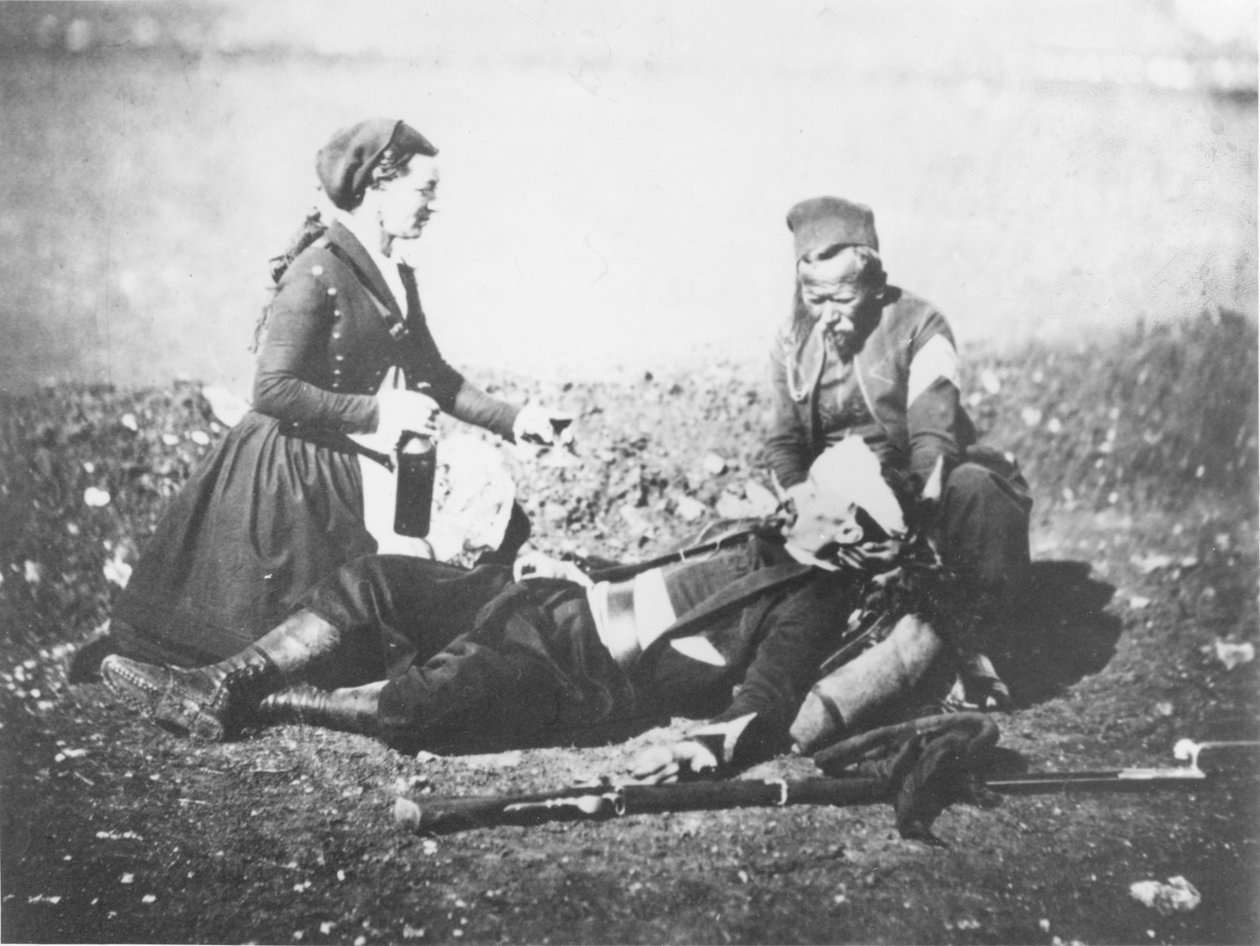 Een verpleegster verzorgt een gewonde man in de Krim, ca. 1855 door English Photographer