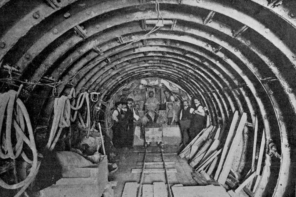 De Bouw van de Bow en Victoria Park Riool, illustratie uit The King, 1 juni 1901 door English Photographer
